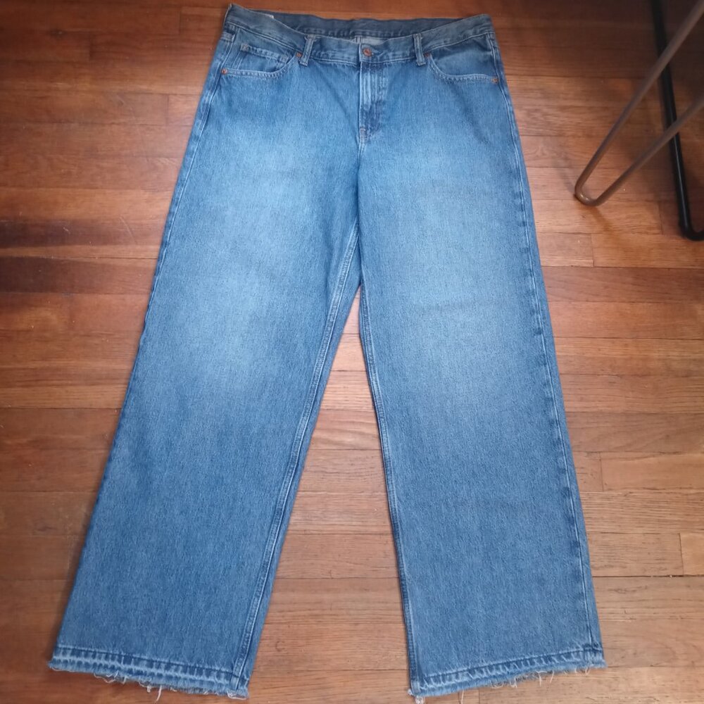 GAP low rise stride wide-leg jeans in medium indigo (14R/32) - Picture 6 of 13